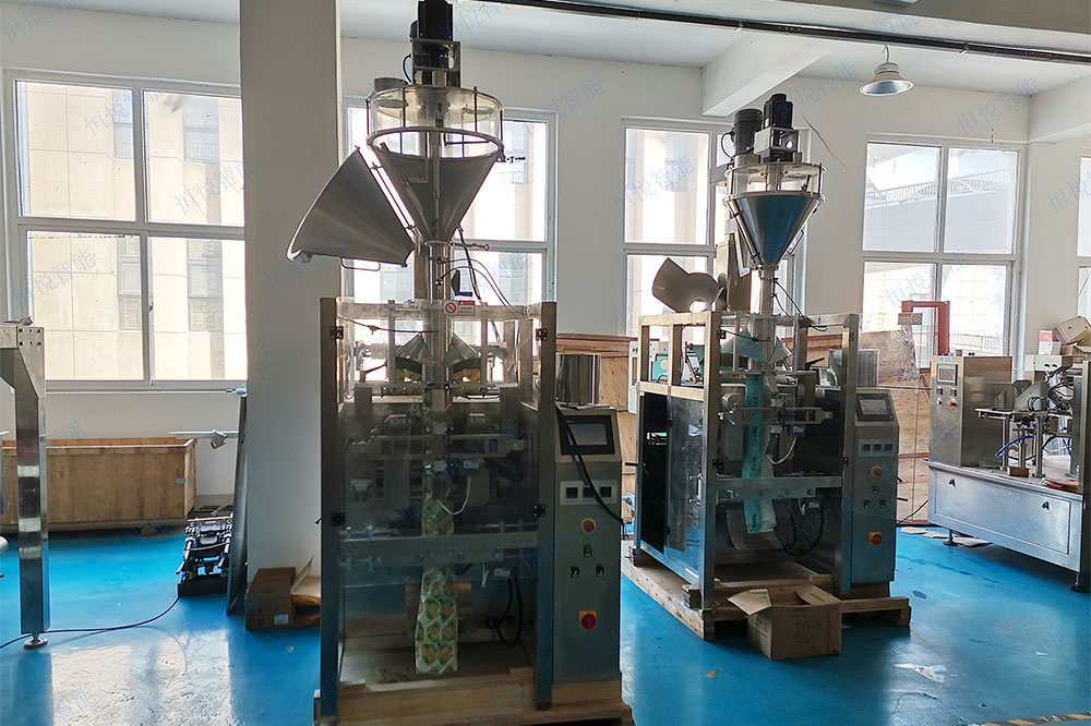 全自动淀粉定量91麻豆免费视频网站采用卷膜制袋立式91麻豆免费视频网站作为主机